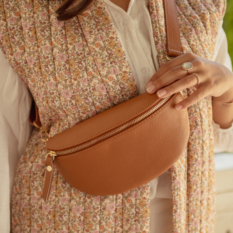 Sac banane en cuir lisse, camel - Perrine & Antoinette