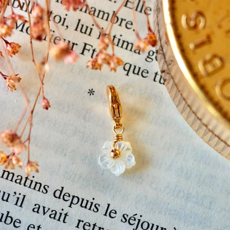 Photo de Bijoux CHARM FLOWER chez Perrine et Antoinette