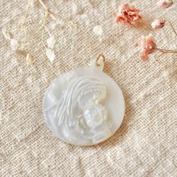 Photo de Grands pendentifs PENDENTIF MARGE chez Perrine et Antoinette