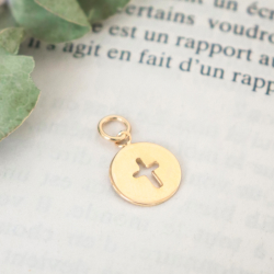 Photo de Pendentifs PENDENTIF CHARLES chez Perrine et Antoinette