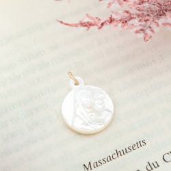 Photo de Grands pendentifs PENDENTIF MARGE chez Perrine et Antoinette