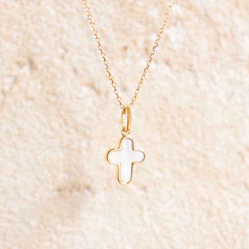 Photo de Petits pendentifs COLLIER SIXTINE | Création chez Perrine et Antoinette