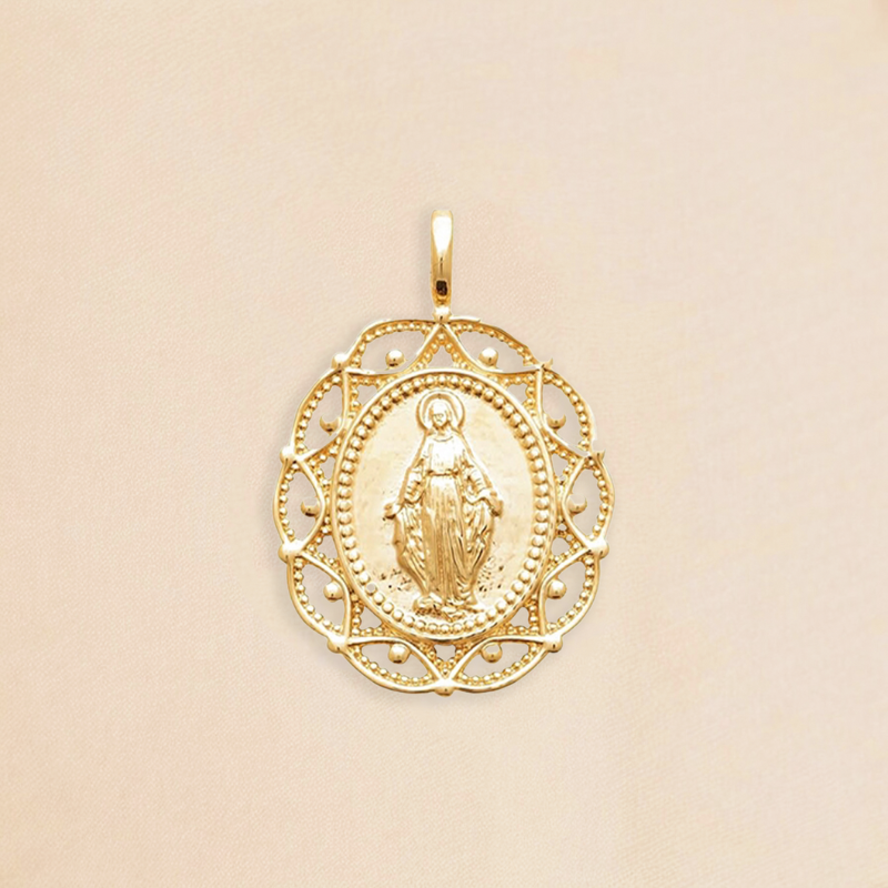 Photo de Voir tout PENDENTIF MARIA chez Perrine et Antoinette