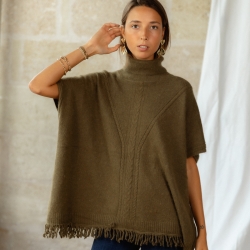 Photo de Prêt-à-Porter PONCHO EUGENE chez Perrine et Antoinette