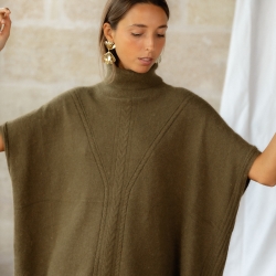 Photo de Prêt-à-Porter PONCHO EUGENE chez Perrine et Antoinette