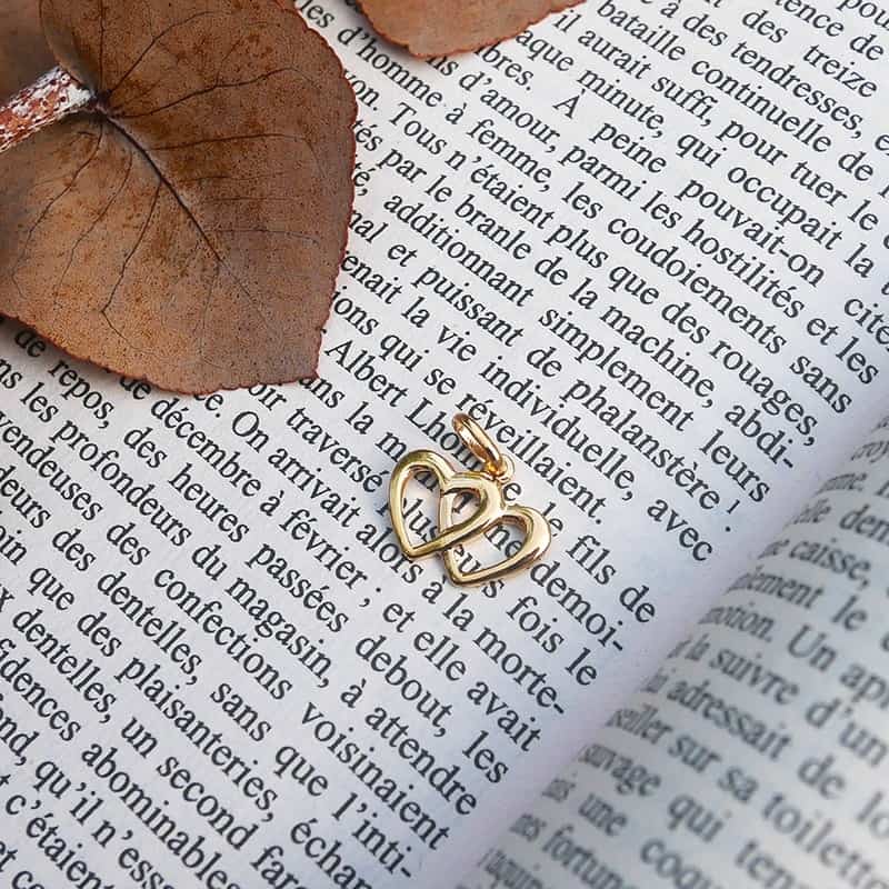 Photo de Petits pendentifs PENDENTIF OLYMPE chez Perrine et Antoinette