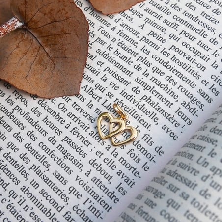Photo de Petits pendentifs PENDENTIF OLYMPE chez Perrine et Antoinette